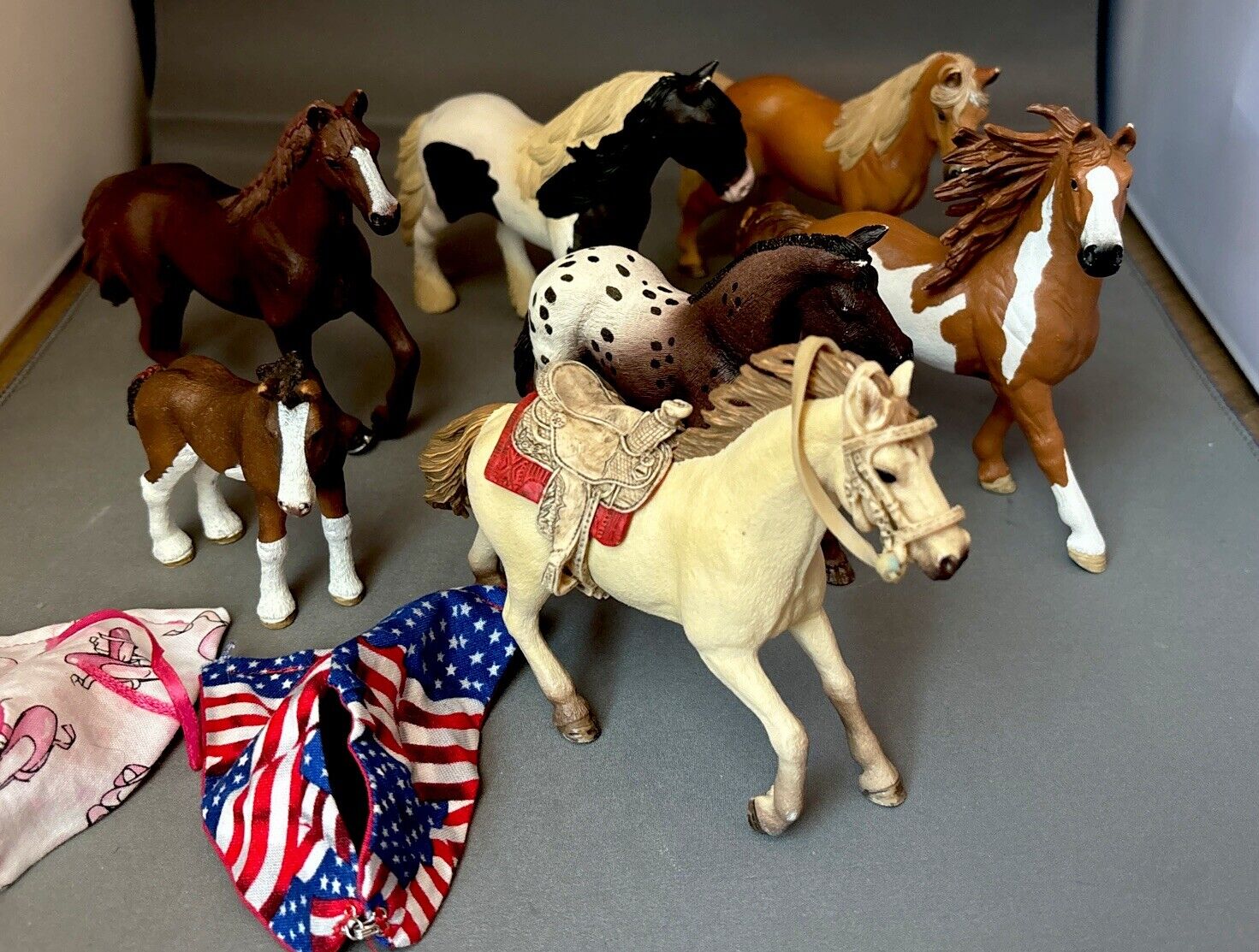 Lot of 7 vintage Schleich Horses with Westetn Saddle & 2 Blankets All Schleich