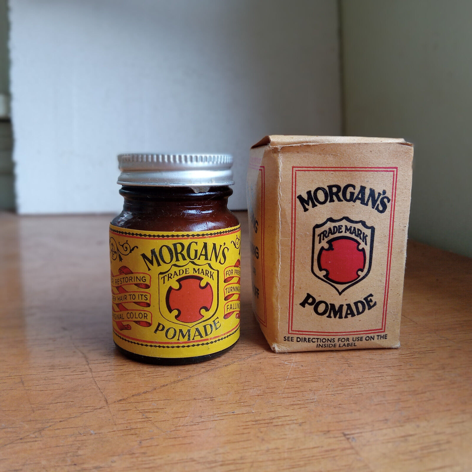 MORGAN\'S POMADE FOR RESTORING GREY HAIR AMBER GLASS JAR WITH BOX & FLYER