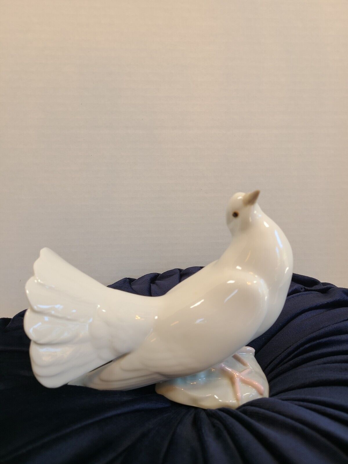 Vintage Lladro Porcelain Retired #1015 (1970 – 1979) White Peace Dove Figurine