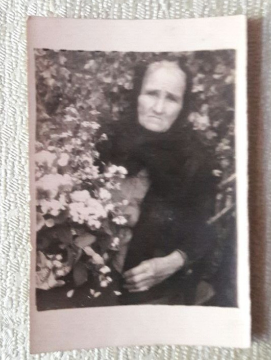  Very small photo of a beautiful elderly woman with spring 1945\