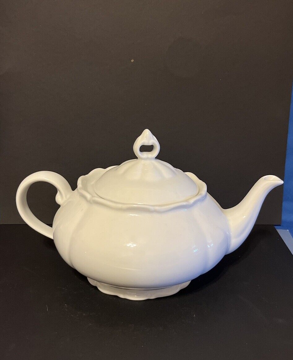Vintage White Porcelain Teapot Haas & Czjzek Czech Republic Since 1792  7\
