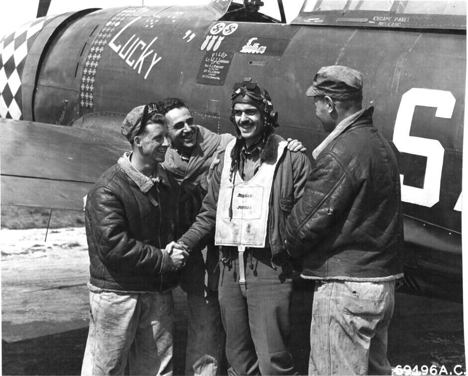 WW2 WWII Photo USAAF Republic P-47 Thunderbolt Pilot Congrats World War Two 5409