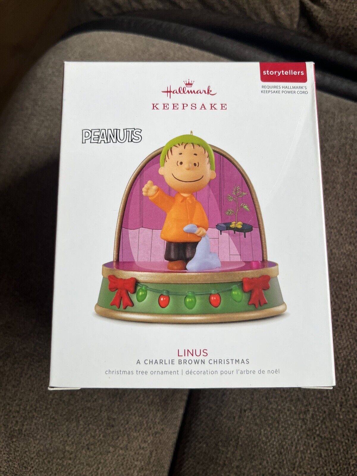 Hallmark Peanuts Linus Charlie Brown Christmas Storytellers Ornament 2018 New