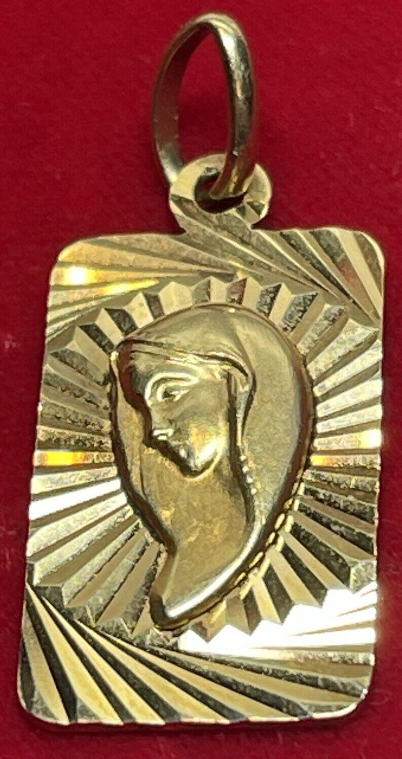† VINTAGE 14k YELLOW GOLD MOTHER MARY 3D RAISED PENDANT CHARM 1 1/16\