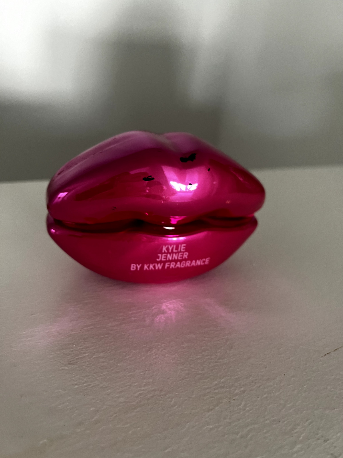 Kylie Jenner PINK LIPS Eau de Parfum Spray by KKW Fragrance 1 oz 95%