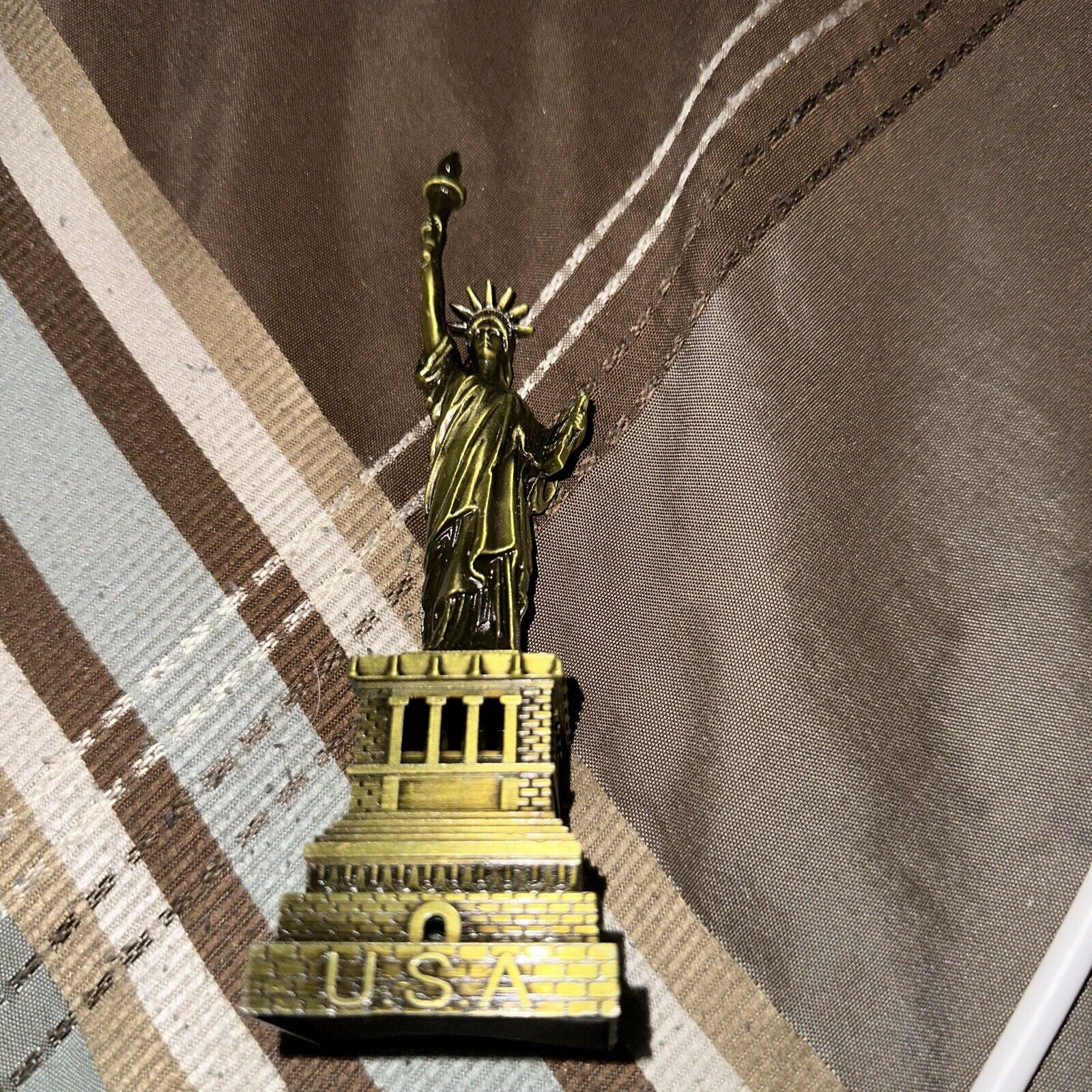 statue of liberty figurine
