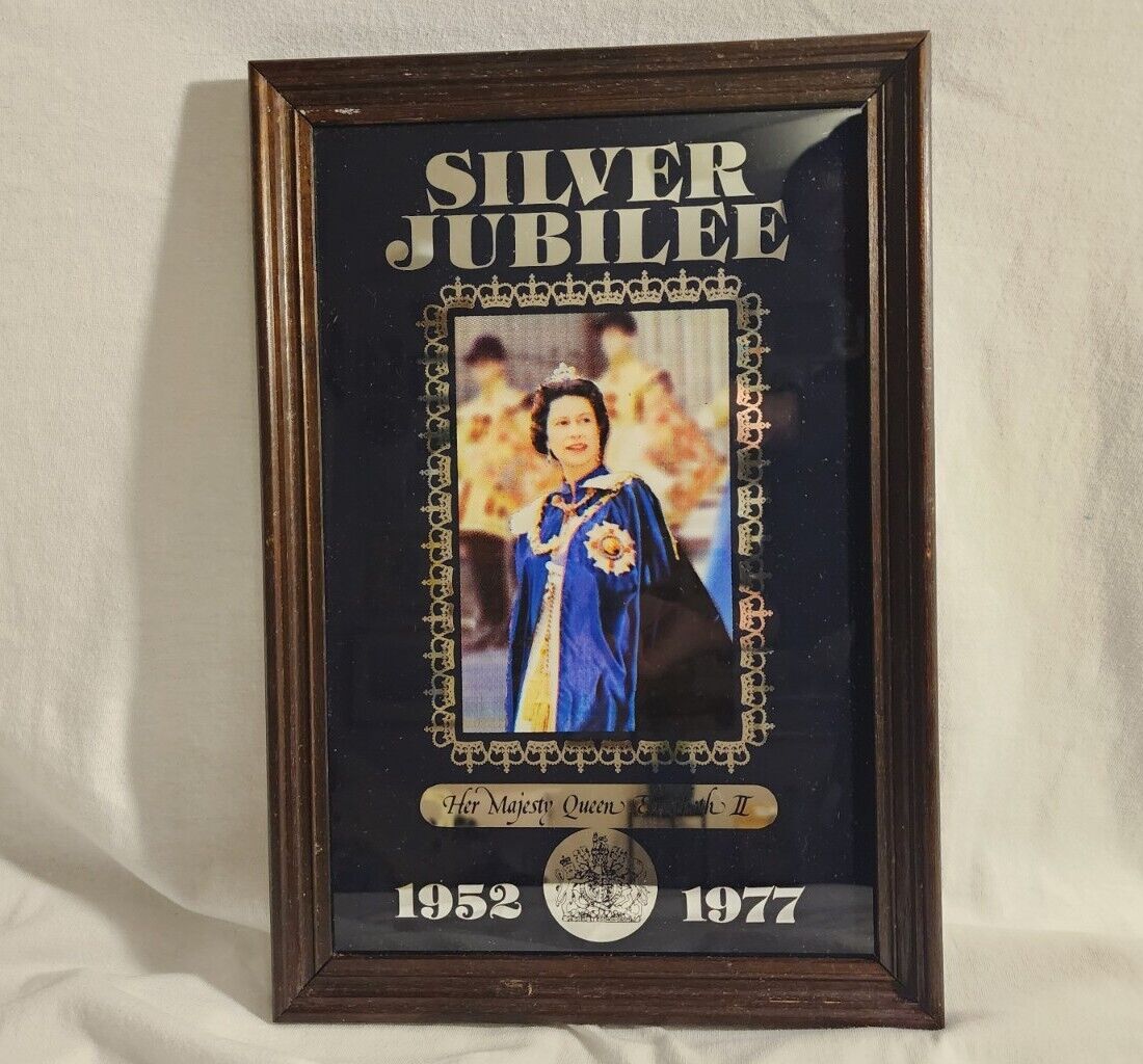 Queen Elizabeth Silver Jubilee Wood Framed Mirrored Photo 1952 To 1977 Size 13x9