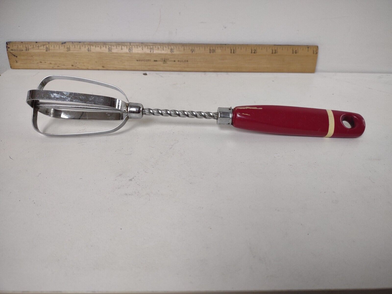 VINTAGE UNIQUE RED WOOD HANDLED PUSH SPRING ACTION MIXER EGG BEATER WHISK