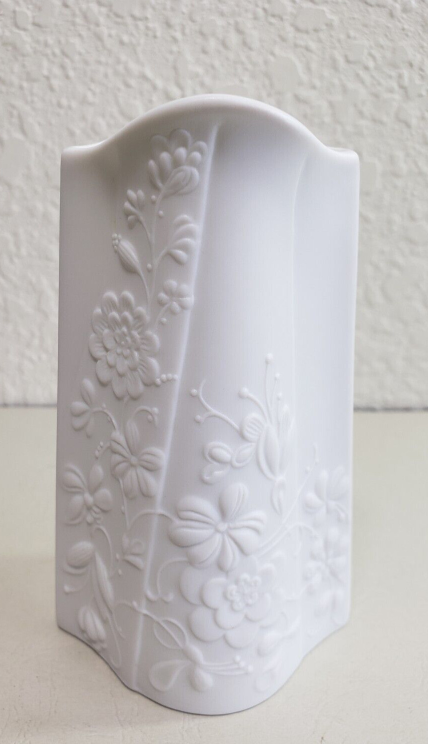 Kaiser Porcelain Vase M Frey Flowers #273. Unique Shape. 4.25\
