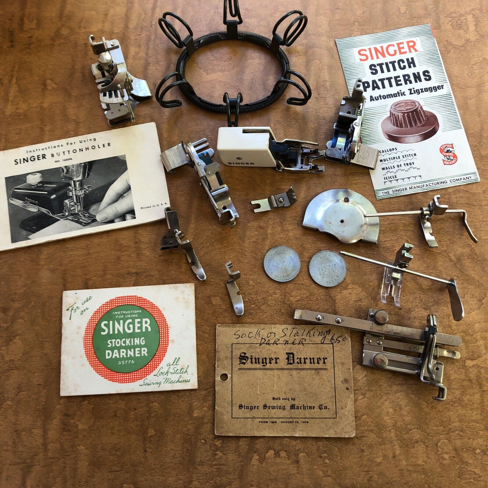 Lot Vintage Singer Sewing Machine & Other Sewing Items Darner Manual Attachments