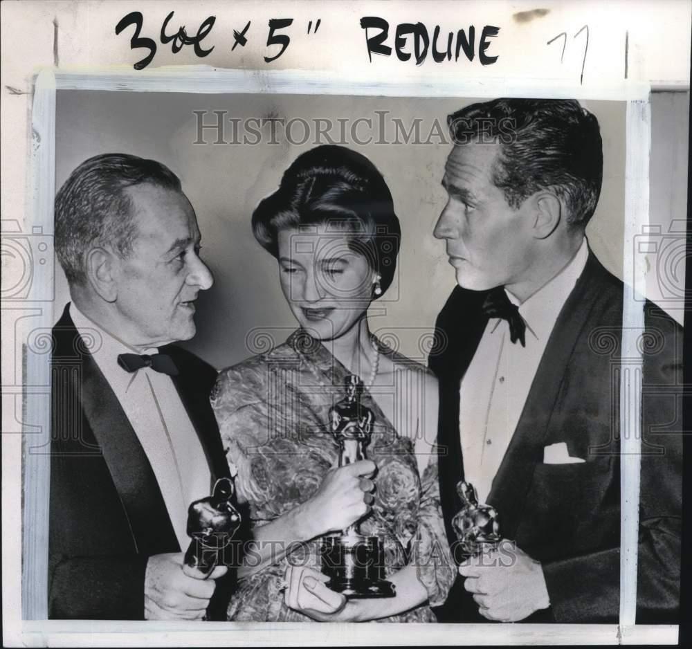 1960 Press Photo William Wyler, Mrs. Sam Zimbalist & Charlton Heston with Oscars