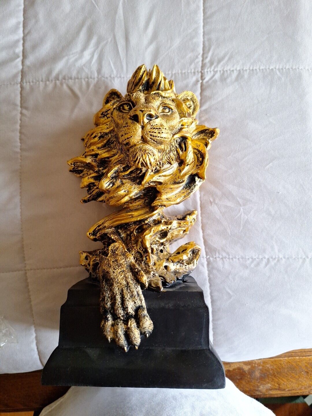 Resin Abstract Lion Head Sculpture.  Gold Lion 