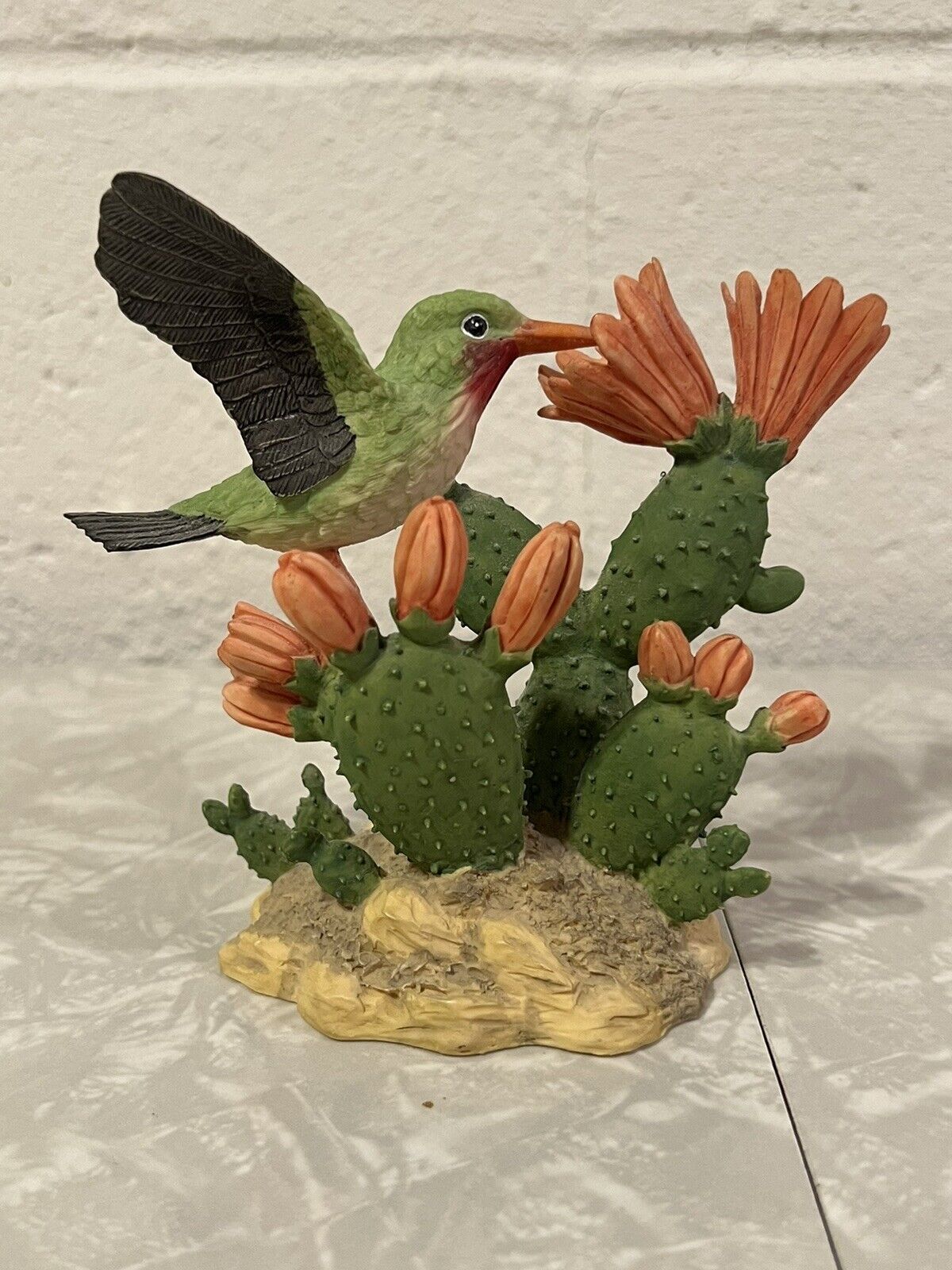 Porcelain Beautiful hummingbird Flowering cactus figurine No Chips