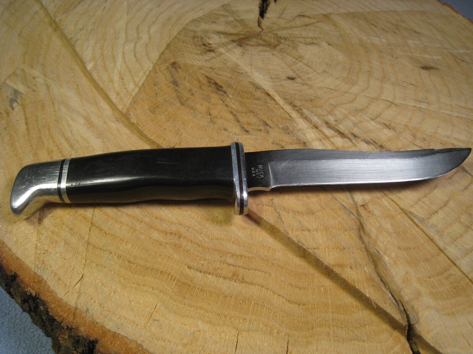Nice 1993 Buck 105 U.S.A. Fixed Blade Hunting Knife