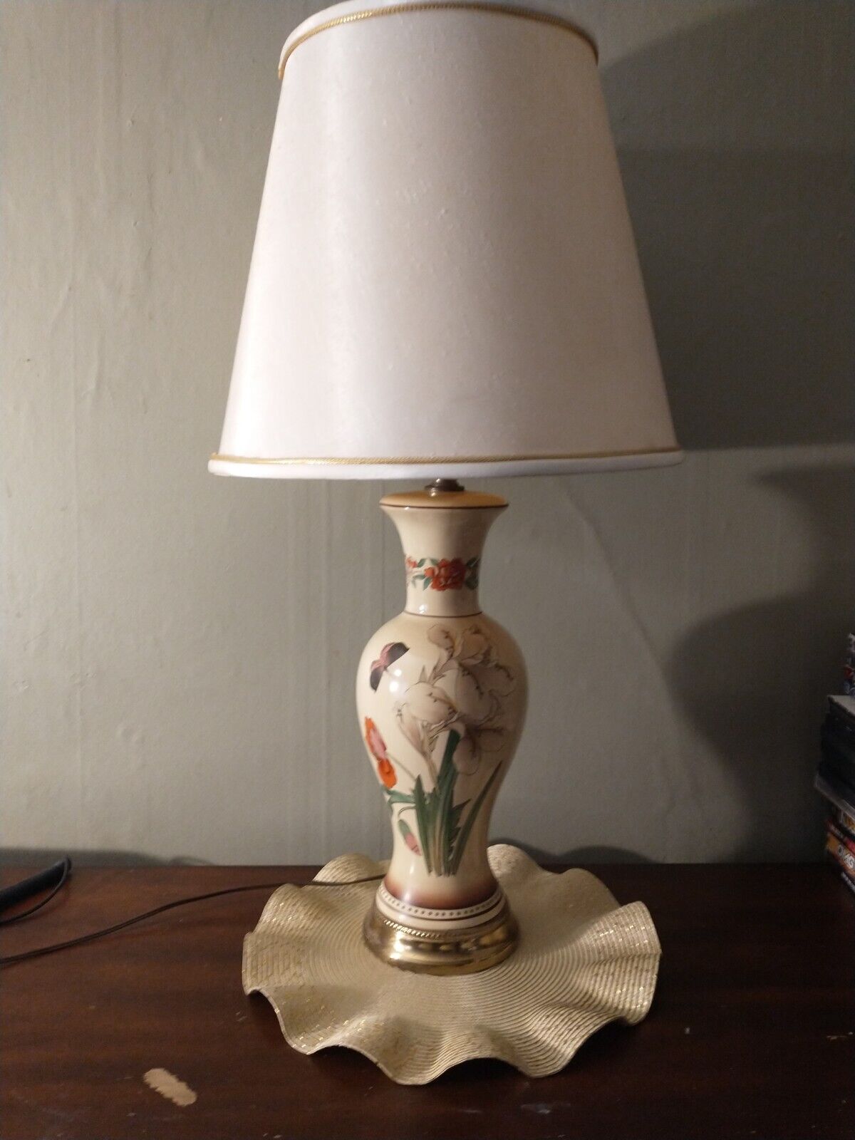 Beautiful Vintage Asian Ceramic Lamp With Floral Design