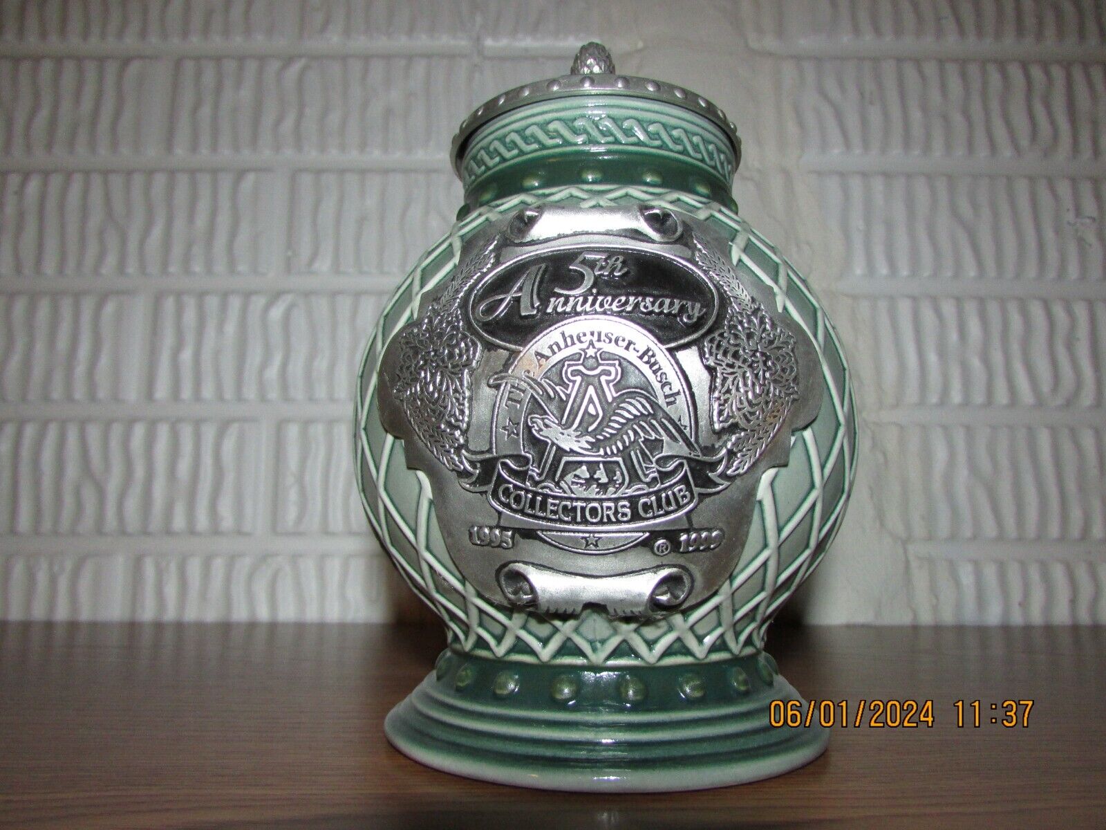 2000 Anheuser Busch Collectors Club Members 5th Anniversary 7 inch beer Stein
