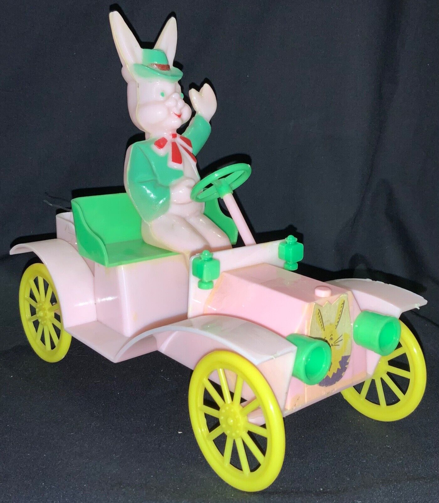 VINTAGE ROSBRO PLASTIC EASTER TOY - RABBIT DRIVING A ‘MODEL T’ AUTOMOBILE