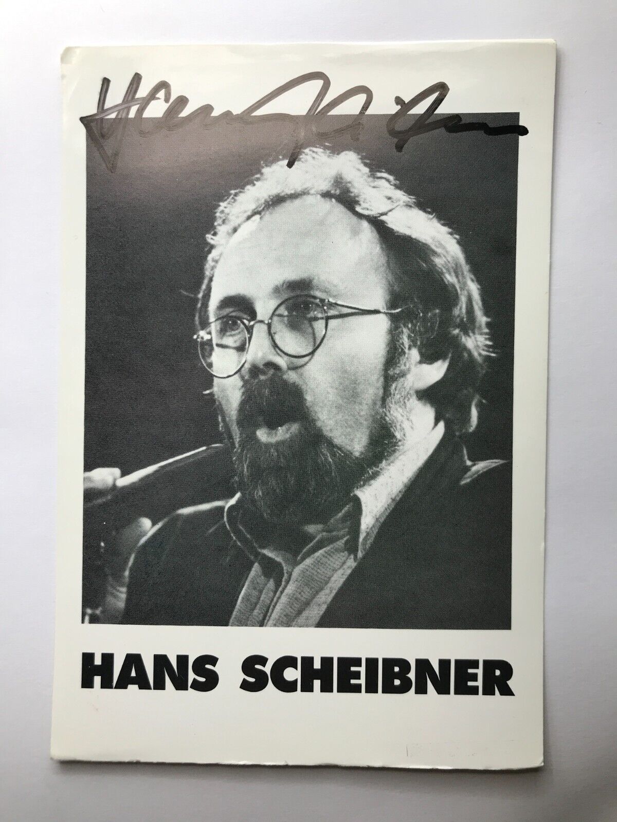 Autograph HANS SCHEIBNER (†2022)-Singer Germany-Kabarettist-KURZ und BISSIG -AK