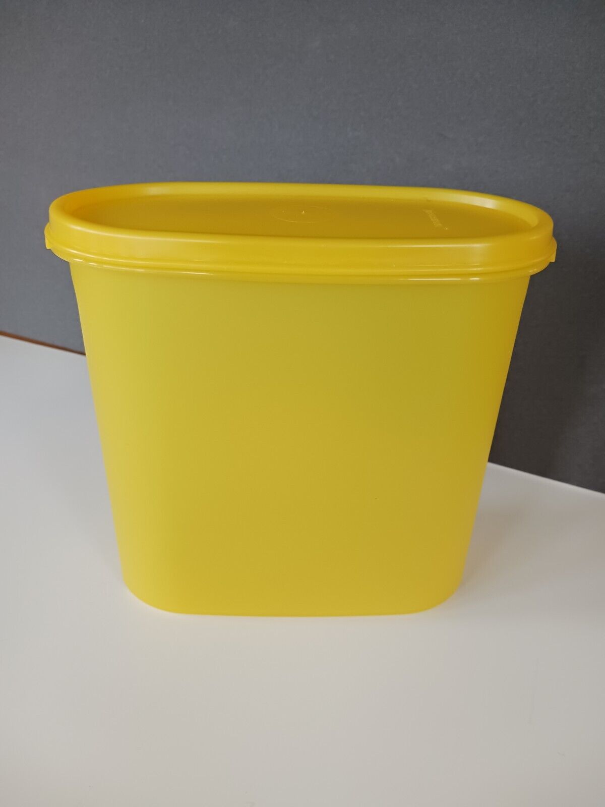 New Tupperware 1613 Modular Mate Storage Container 7.25 Cups With Lid Yellow
