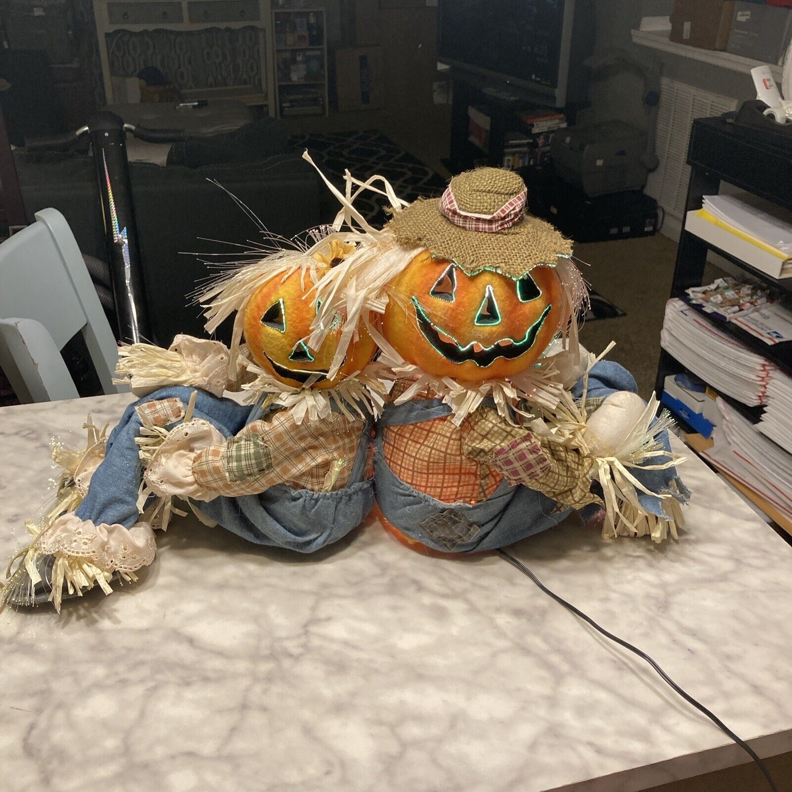 Gemmy Halloween Couple Sitting Fiber Optic Color Changing Scarecrow Pumpkin