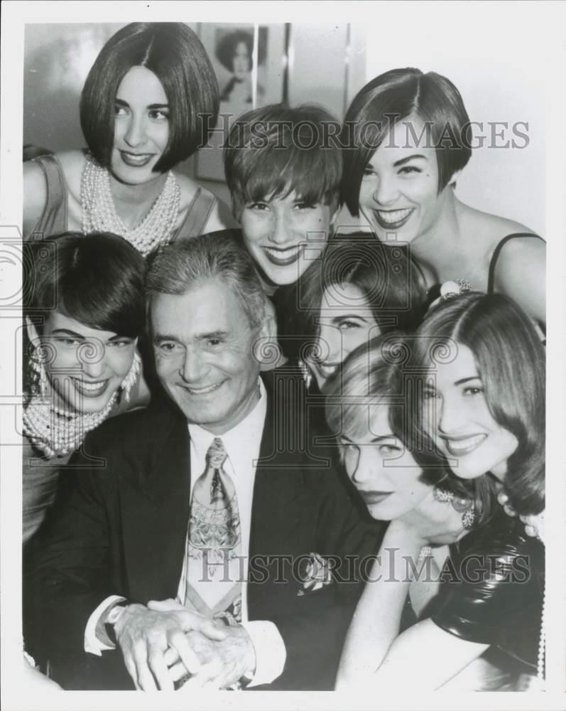 1990 Press Photo Hair Stylist Vidal Sassoon with Models in Munich Salon