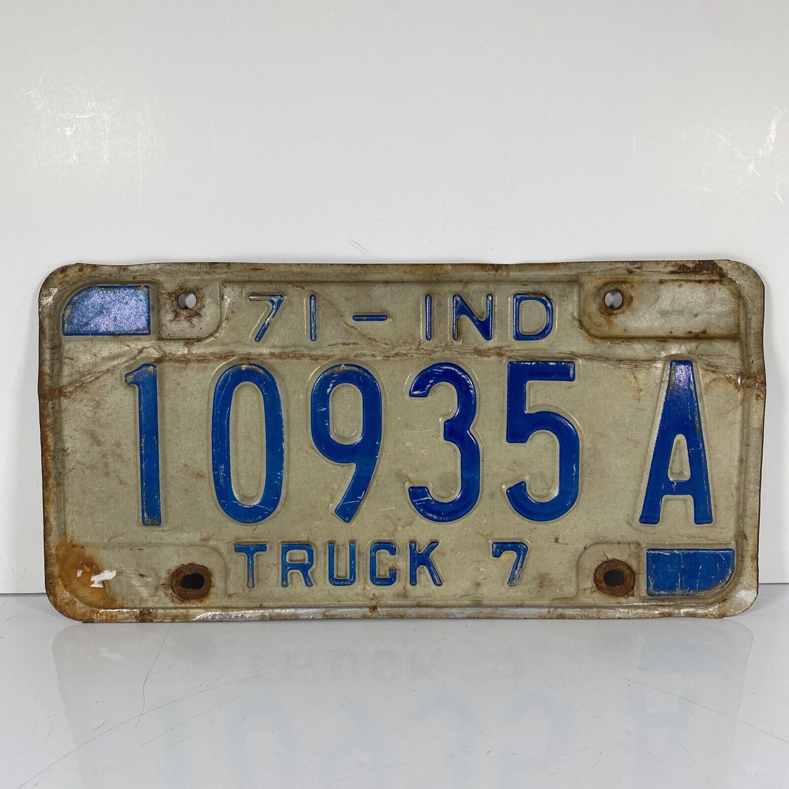 Indiana License Plate 1971 IND Truck 7 #10935 A Vintage Collectible