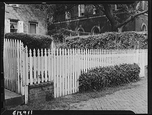 Photo:Washington, D.C. Close-up of picket fence in Georgetown