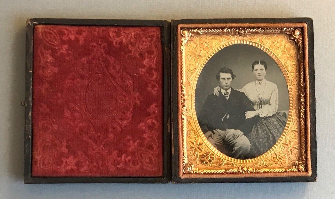Atq 1860's Tintype Photograph Portrait of Young Couple 1/6 Plate Leather Case