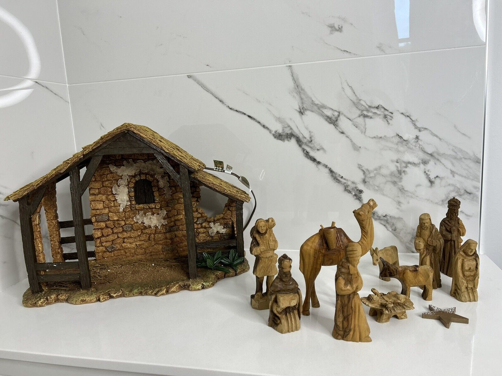 Fontanini Lighted Stable Nativity Heirloom Collection 5”Roman Works+10 Figurines