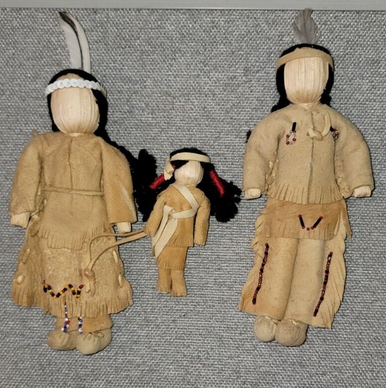 Vintage Native American Corn Husk Dolls Family