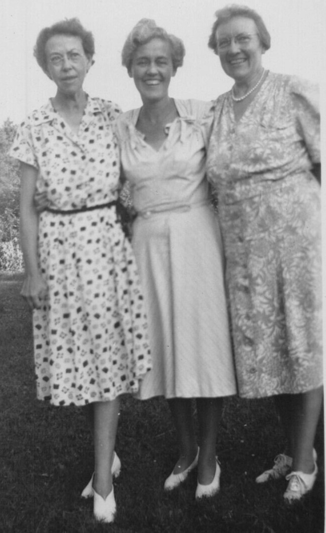 4V Photograph Group Portrait 3 Pretty Old Women Three Ladies Dresses 1940\'s