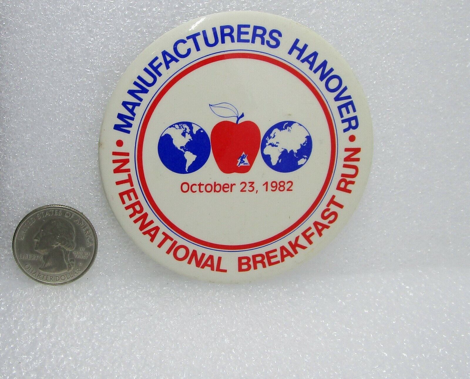 1982 Manufacturers Hanover International Breakfast Run Button Pin