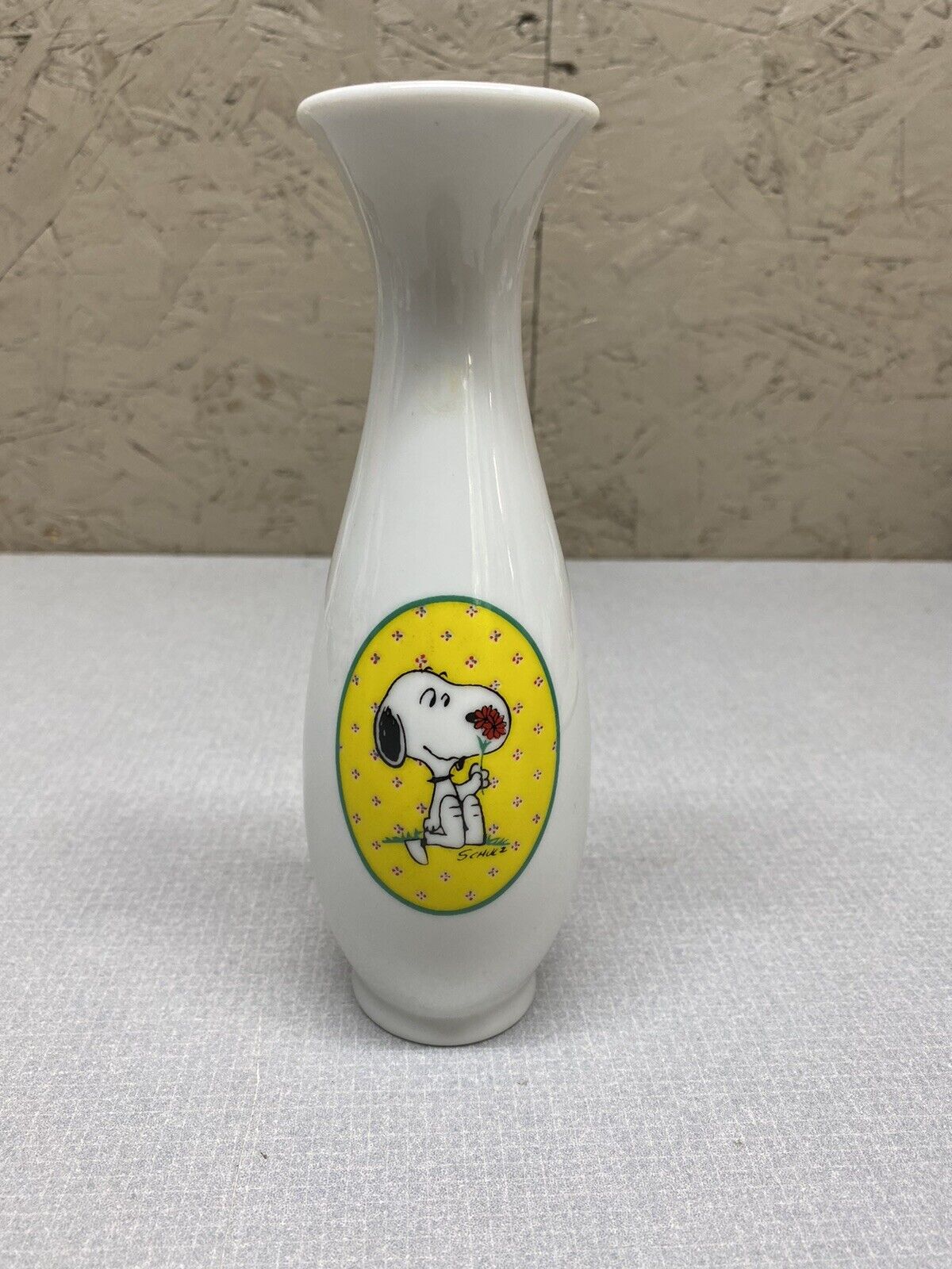 Vintage 1958 Peanuts Snoopy Fluted Vintage Bud Vase 7.5\