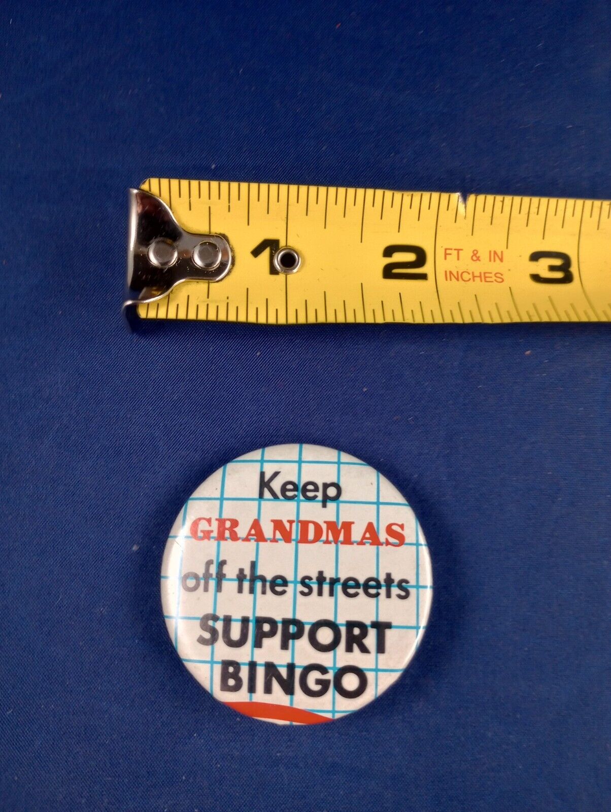 Vtg KEEP GRANDMA\'S OFF THE STREETS SUPPORT BINGO Pin Button Pinback *110-R