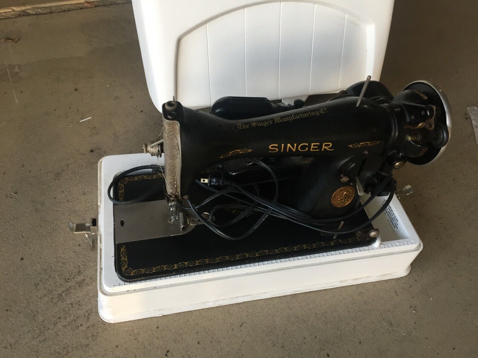 1934 Singer Sewing Machine with Case Antique AD591004 