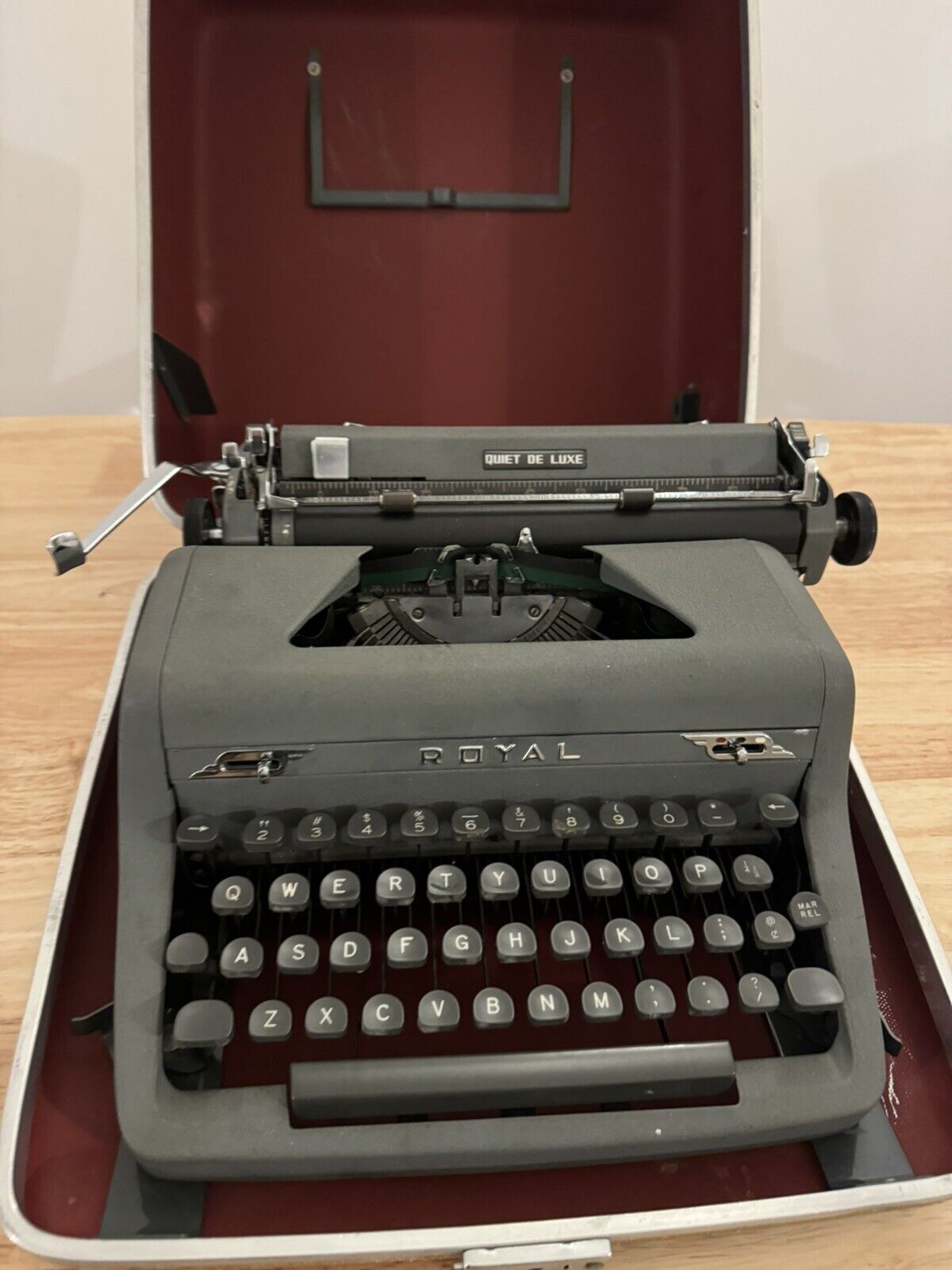 Vintage 1940's Royal Quiet De Luxe Typewriter & Portable Case Serial #A-1707368