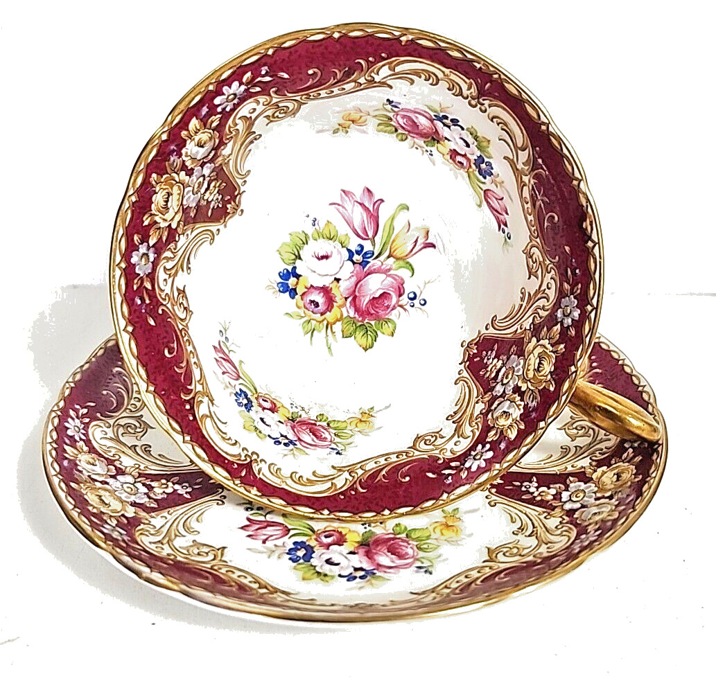 Shelley tea cup saucer  regal pattern   Bone China Footed England