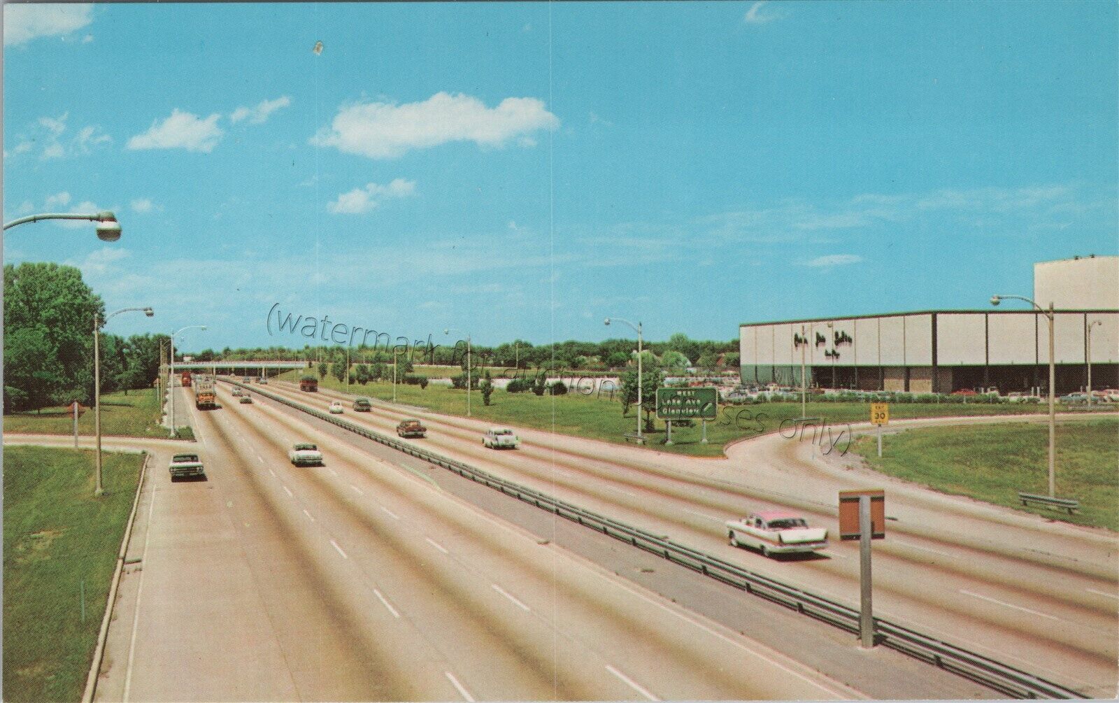 Glenview, IL: Edens Expressway, Plaza Shopping Center - unused Illinois Postcard