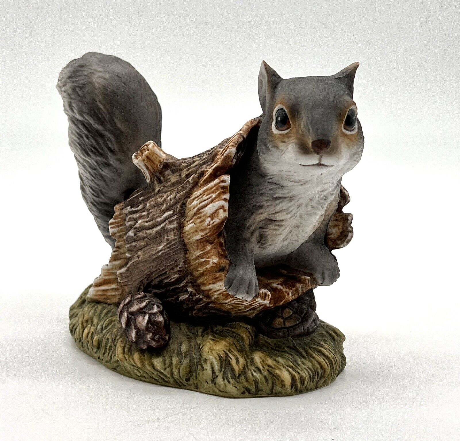 Vintage 1986 Homco Squirrel In Tree Trunk Figurine