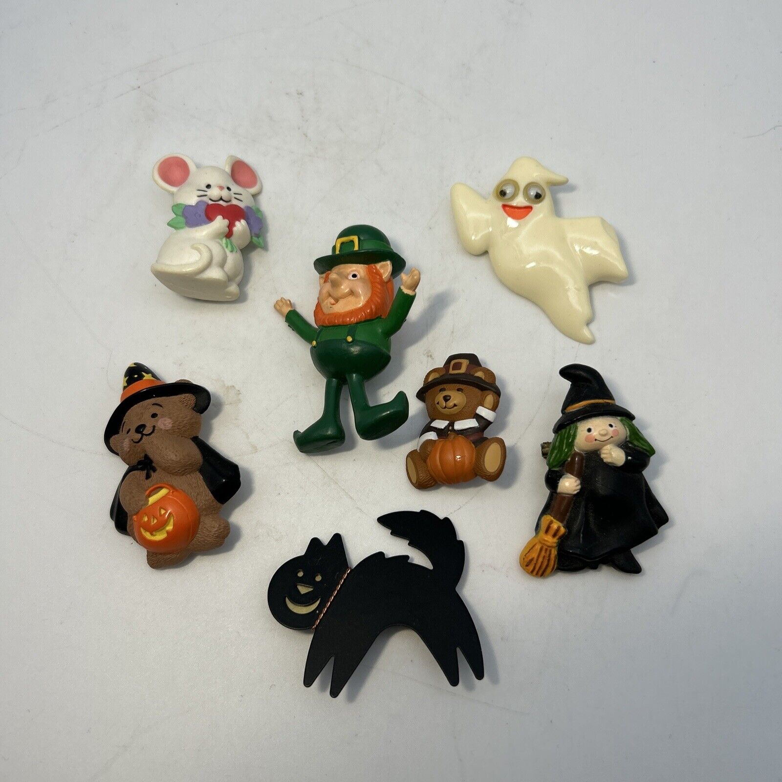 Lot Of 7 Vtg Holiday Lapel Pins(Halloween, St Patrick’s Day, Thanksgiving)