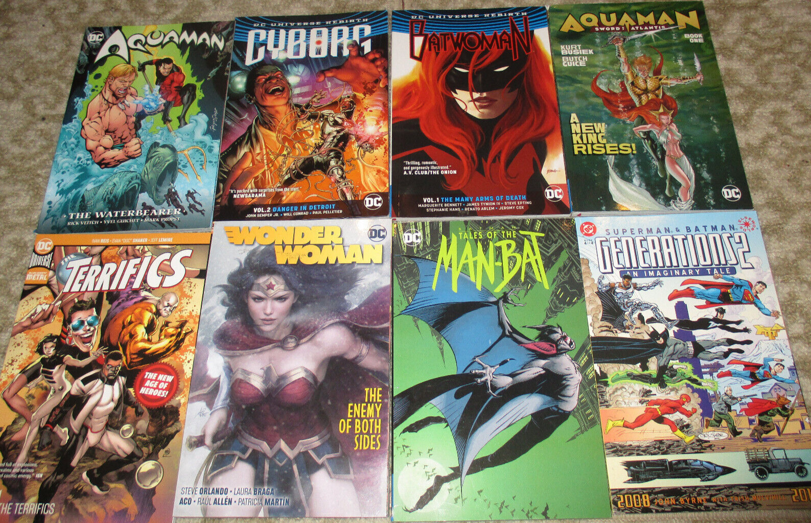 DC TPB Graphic Novel Lot of 8: Aquaman, Batwoman, Batman, Cyborg, more