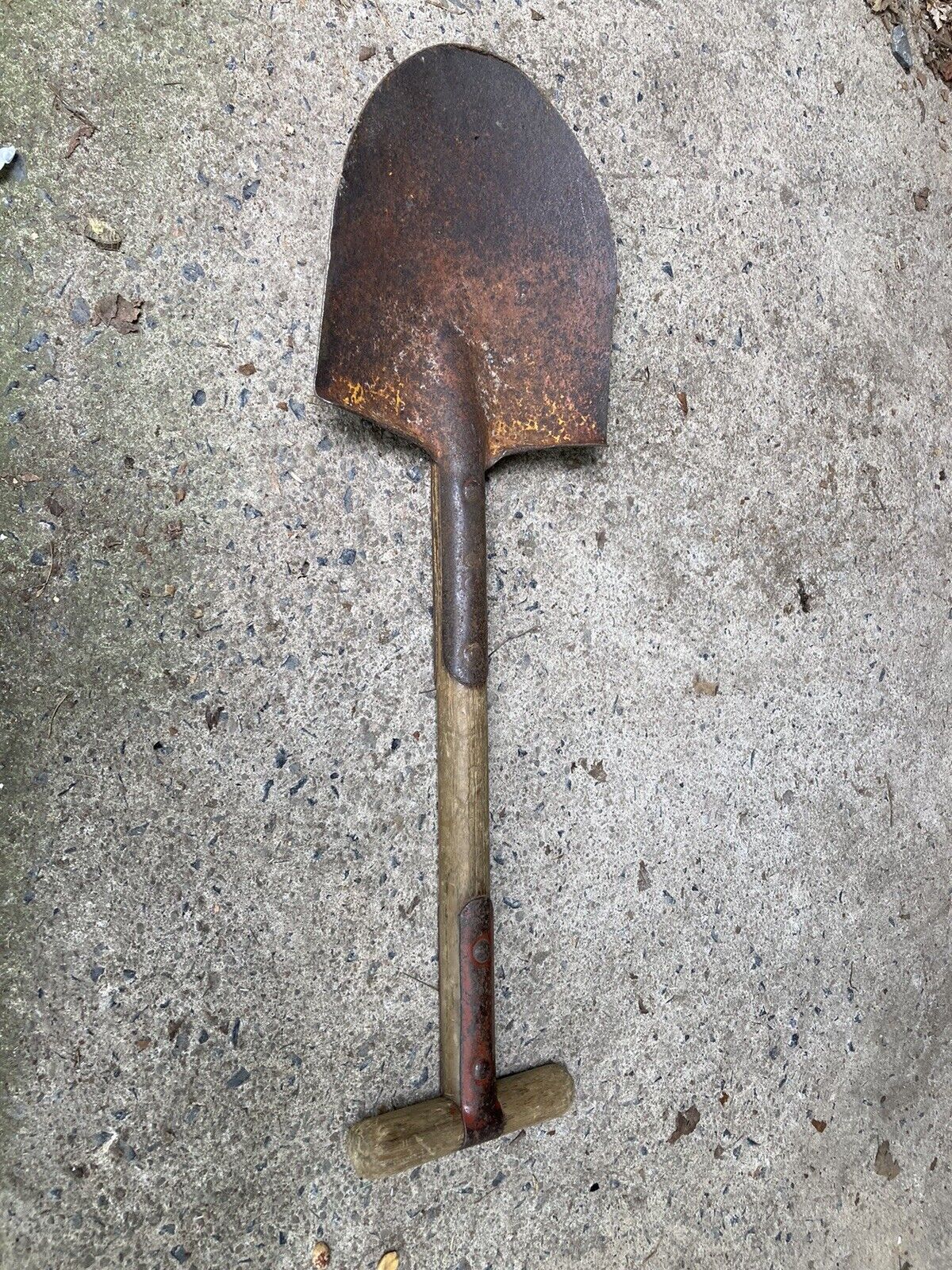 US Military WW2 Paratrooper Shovel marked US short tee wood handle Army Navy