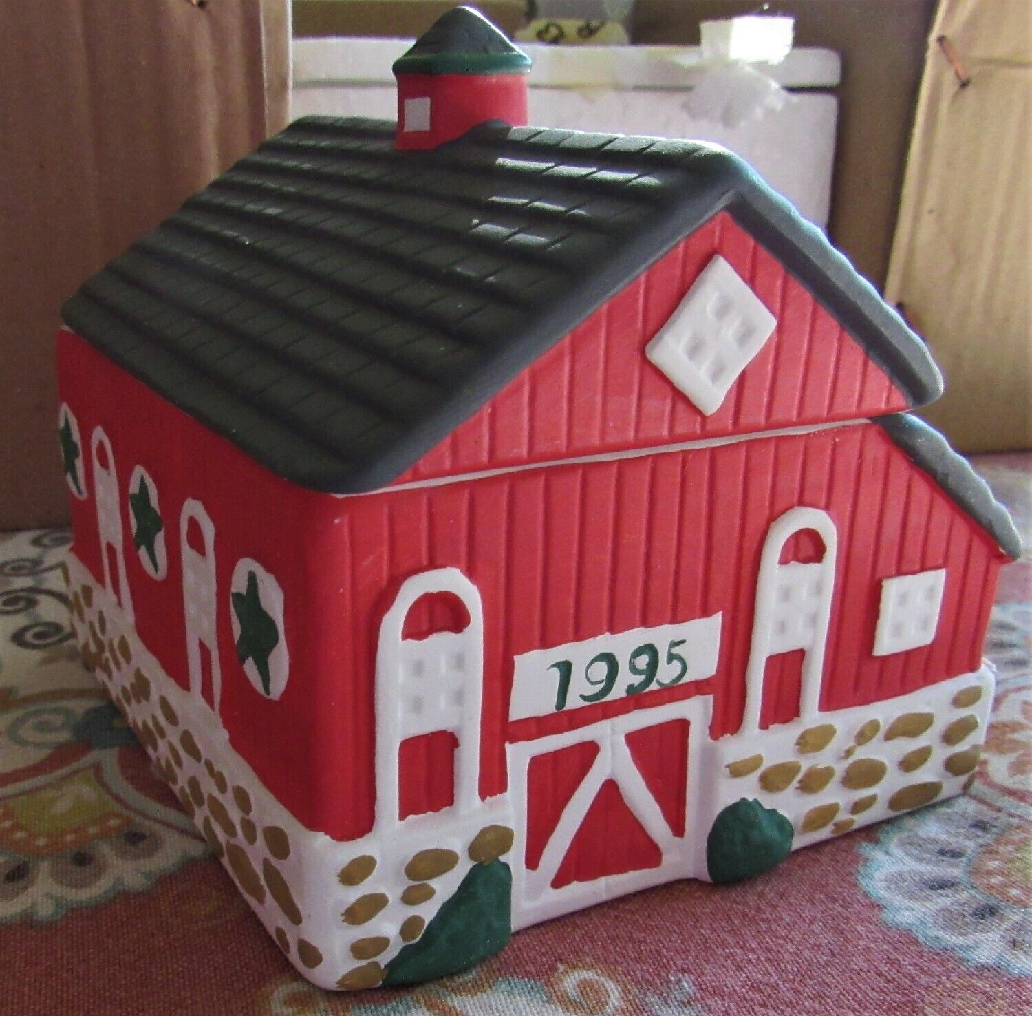 FIGI\'S Gifts Collectible BARN Porcelain Trinket Box Holiday Christmas Village