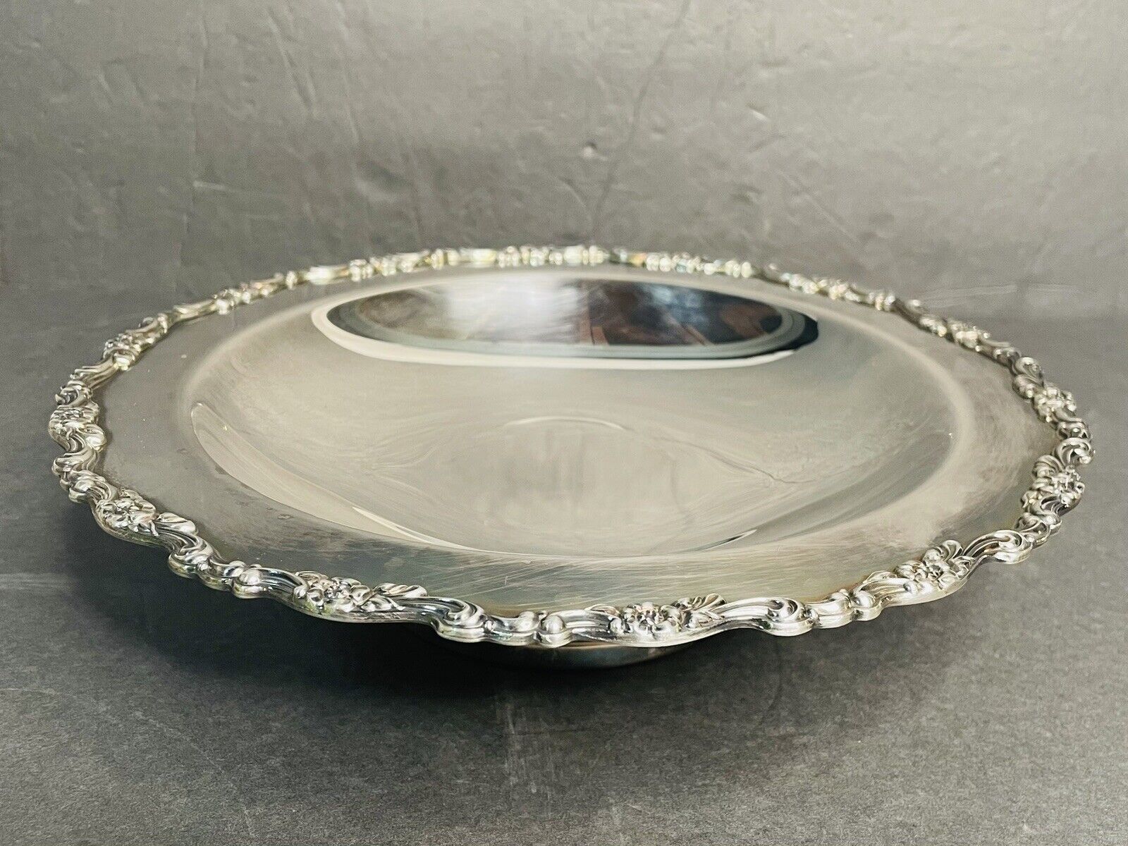 VINTAGE Wm. A. Rogers Floral Rim 12” Round Silver Plated Serving Platter Tray