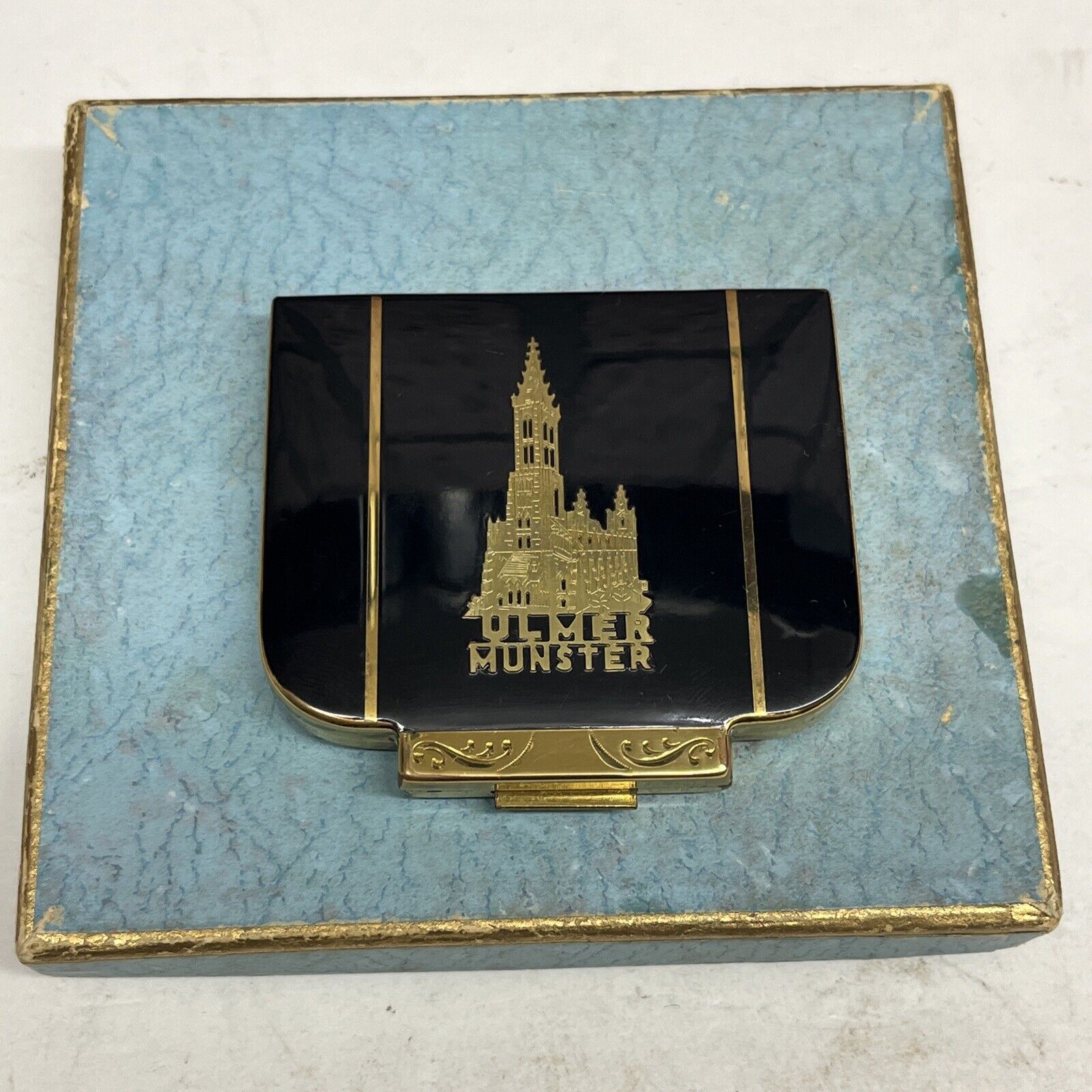 VINTAGE ULMER MUNSTER GERMANY ENAMEL AND BRASS MAKE UP MIRROR COMPACT 2.75\