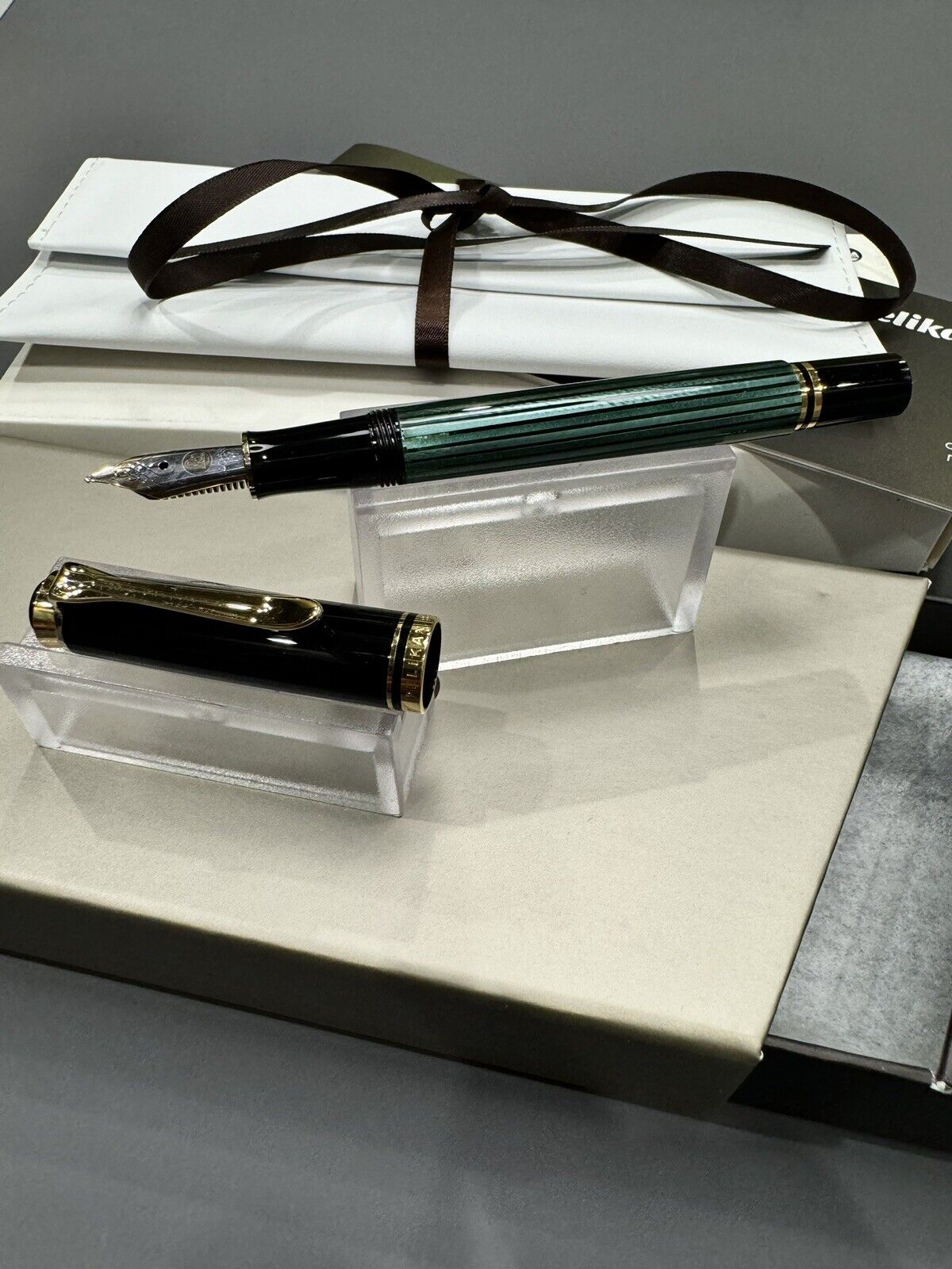 Pelikan Souverän M300 Green-Striped Fountain Pen | Medium 18K Gold  Nib |