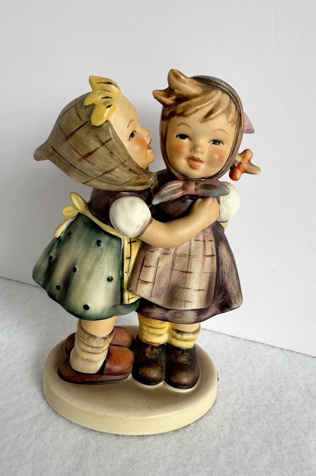 Vintage Goebel Hummel Telling Her Secret #196/0 Figurine W Germany 5.25