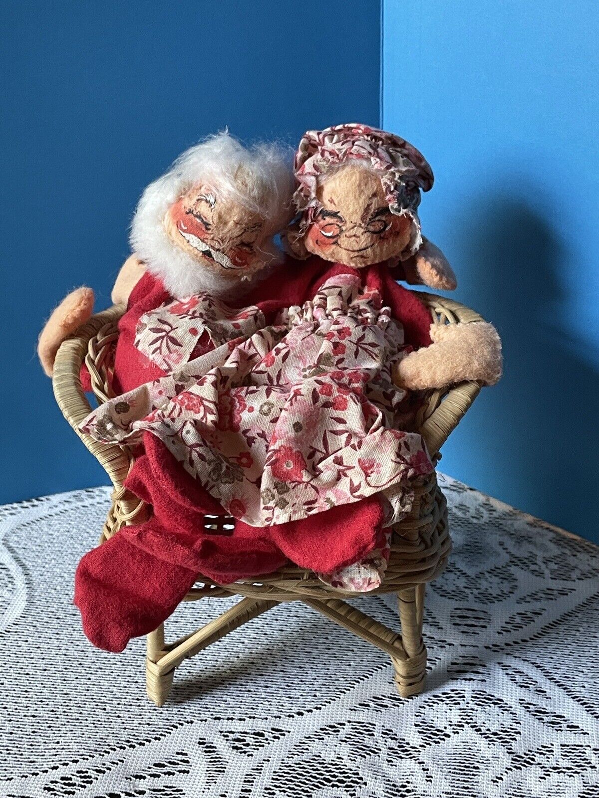 Vintage Annalee Mobilitee Dolls Christmas Santa and Mrs. Claus On Wicker Bench