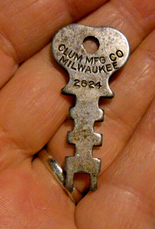 Vintage Old Antique CLUM Milwaukee Wisc USA Ignition Key 2624