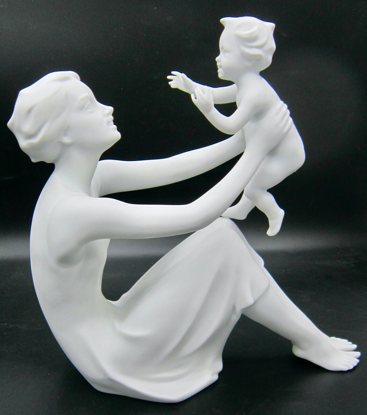 Kaiser White Bisque Mother & Child Figurine (398) 8.5\